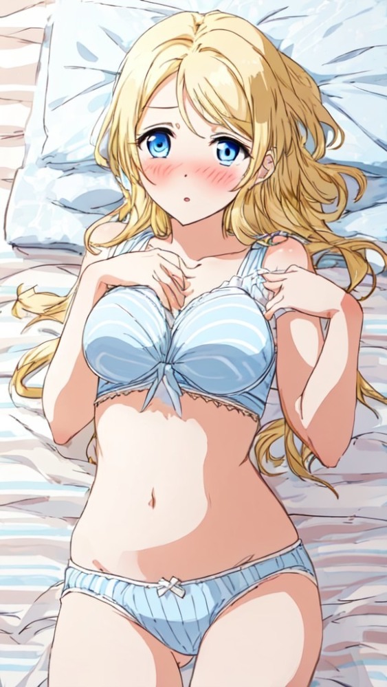 下着姿でベッドに横たわる絢瀬絵里