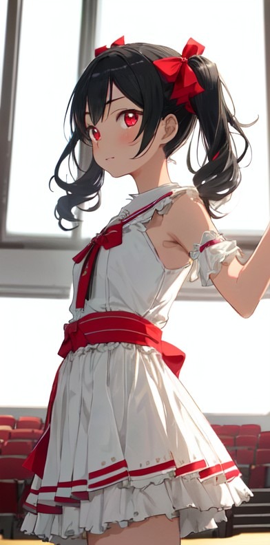 白いワンピースを着た矢澤にこ