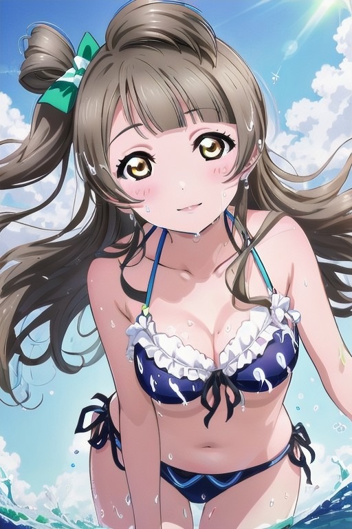 海で遊ぶビキニを着た南ことり
